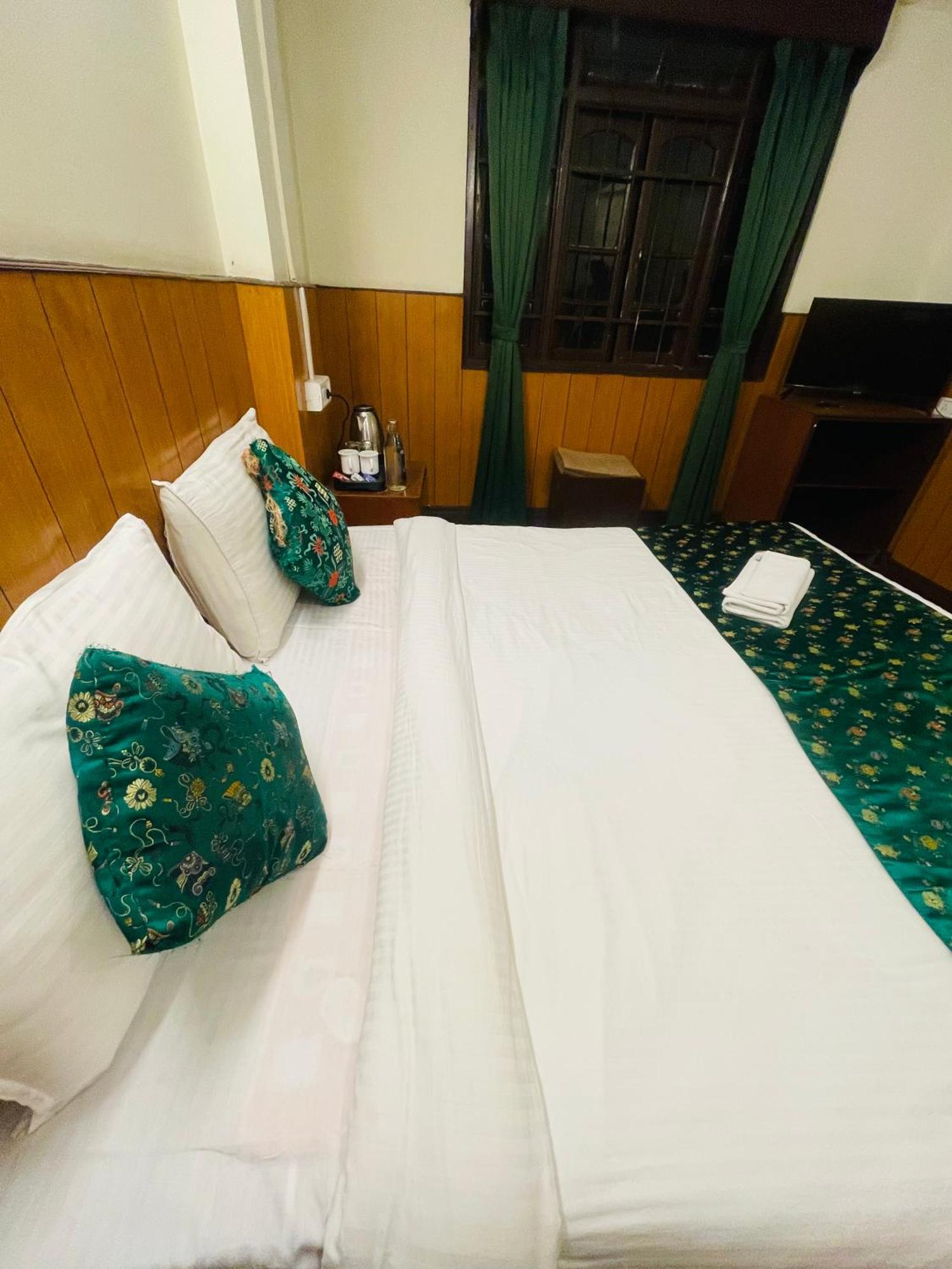 Hotel Palm Street Near Taj Агра Екстериор снимка