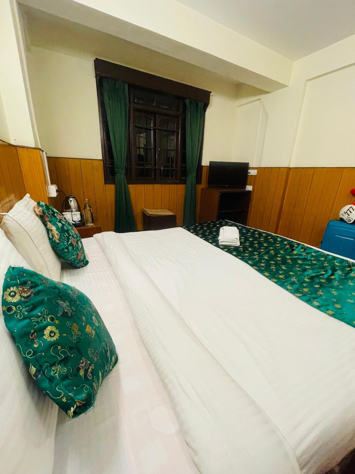 Hotel Palm Street Near Taj Агра Екстериор снимка