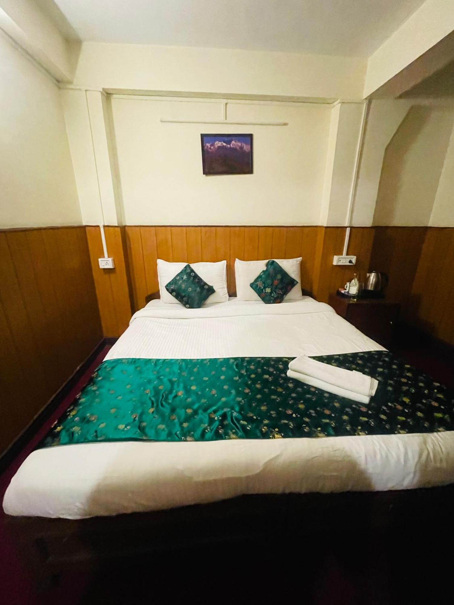 Hotel Palm Street Near Taj Агра Екстериор снимка