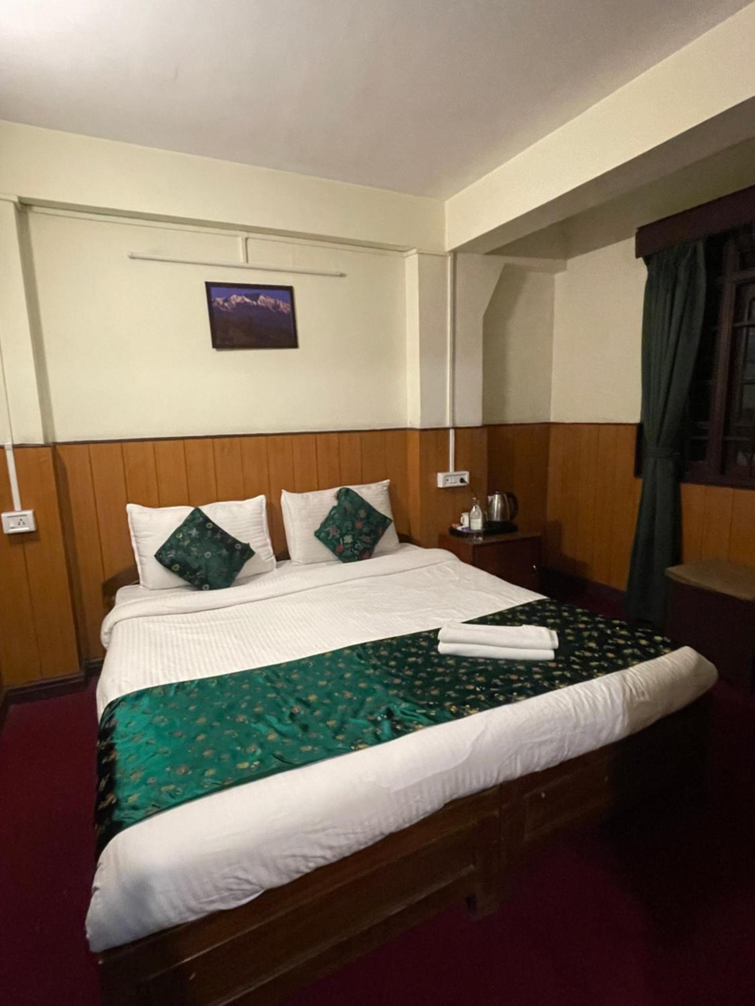 Hotel Palm Street Near Taj Агра Екстериор снимка